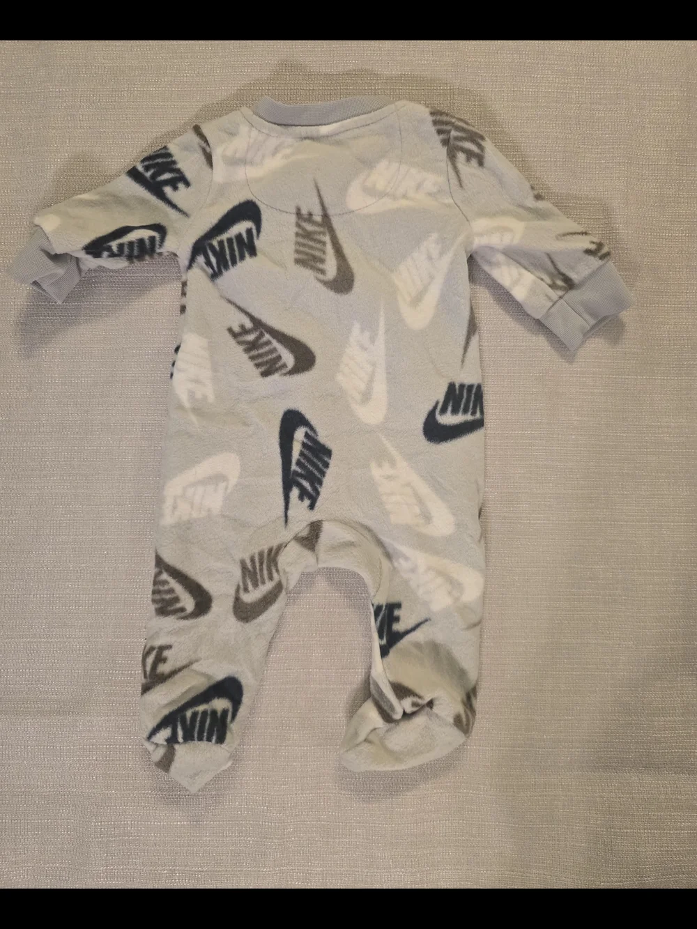 Nike Newborn Footed Fleece Sleeper Gray All Over Logo Zip Pajamas